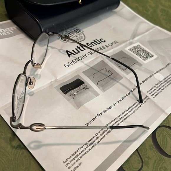 Authenticated Givenchy glasses frames - Picture 3 of 8